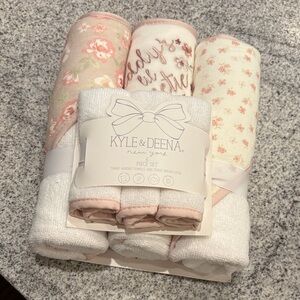 Kyle & Deena Floral Hooded Towel Set - Pink and White